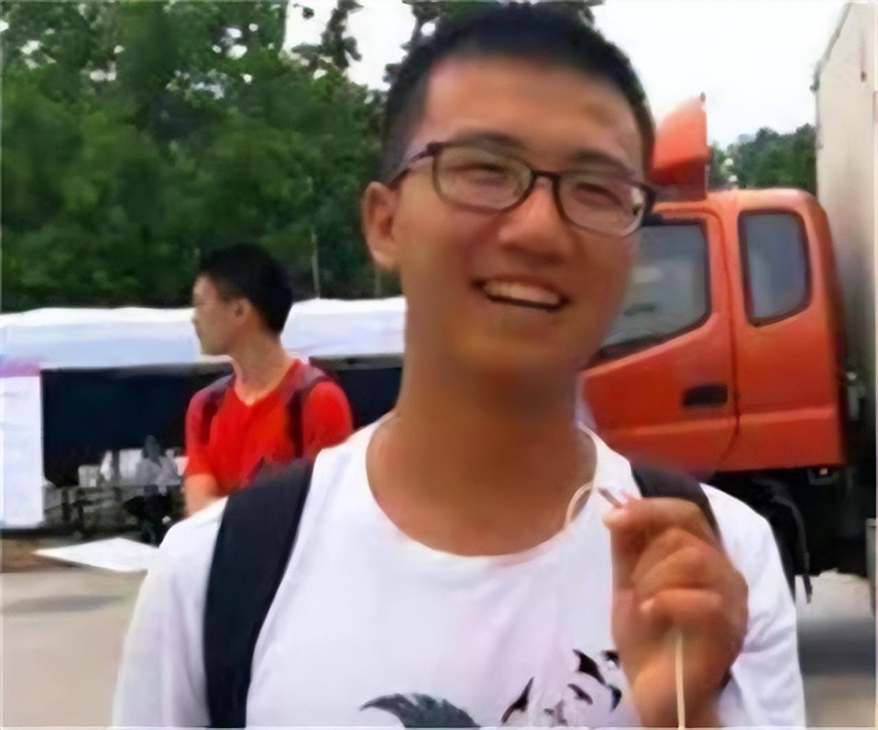 苏州送外卖还是南京送外卖好_外卖小哥雨天送外卖穿雨靴_在家干副业赚钱吗男生