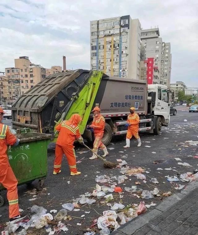 副业卖垃圾桶赚钱吗_地摊经济的认识和看法范文_地摊经济火爆